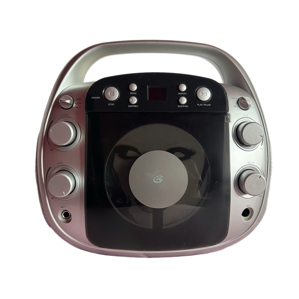 Vintage lights up CD player / radio